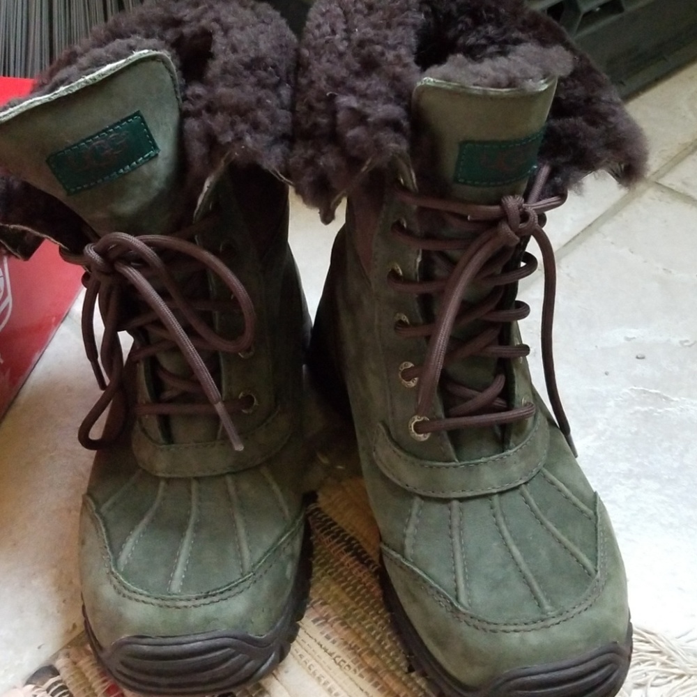 Ugg Adirondack boots forest green